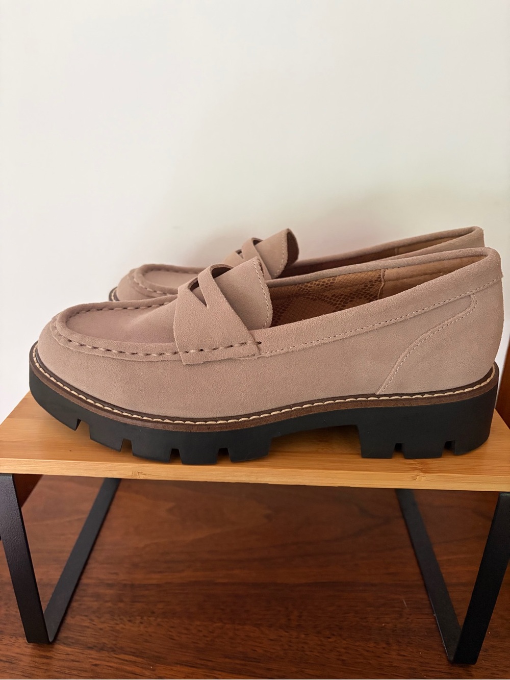 House of Harlow 1960 Taupe Suede Lug Sole Loafers. Size 8M